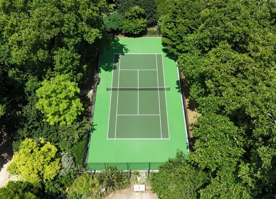 Cadogan Square tennis court